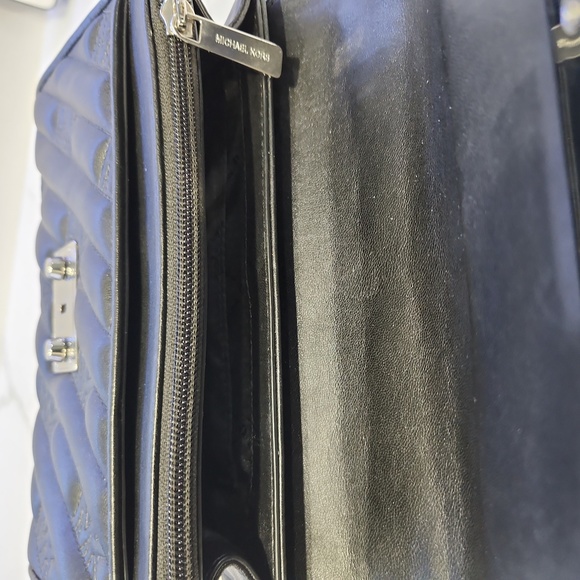 💥💥💥Michael Kors Rose Medium Flap Shoulder Bag Vegan Authenicated - Picture 10 of 10